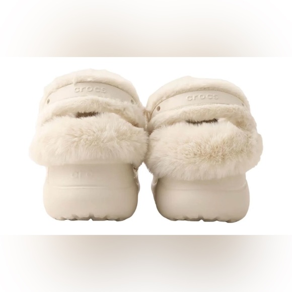CROCS Women's Off-White Bae Fur-Lined Clogs - Picture 3 of 11